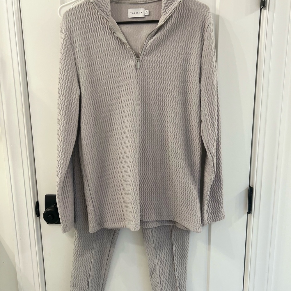 Topman men’s Soft Gray quarter zip sweat set